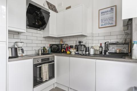 Studio for sale, Milner Square, London, N1