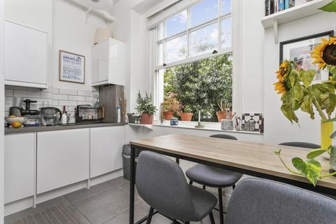 Studio for sale, Milner Square, London, N1