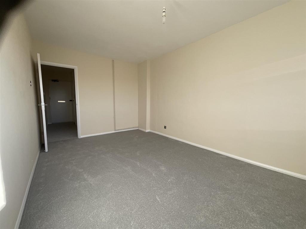 Bedroom V 1
