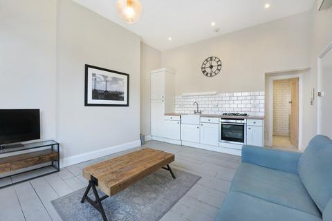 1 bedroom flat for sale, Longley Road, London, SW17