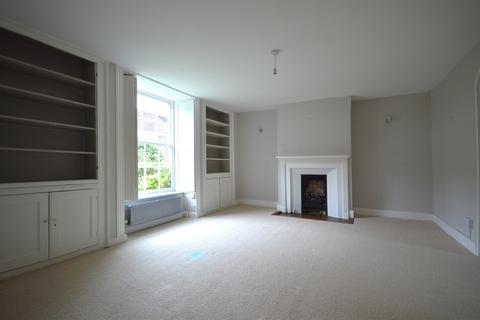 4 bedroom terraced house to rent, Vicars Close, Chichester, PO19