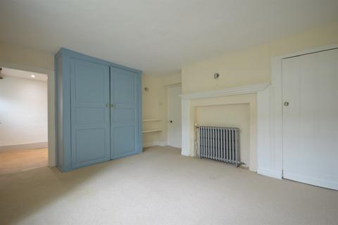 4 bedroom terraced house to rent, Vicars Close, Chichester, PO19