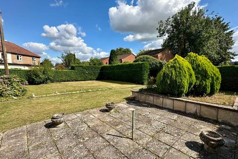 3 bedroom bungalow for sale, Aconbury Avenue, Hereford, HR2