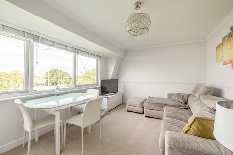 2 bedroom apartment for sale, Dedworth Road, Windsor