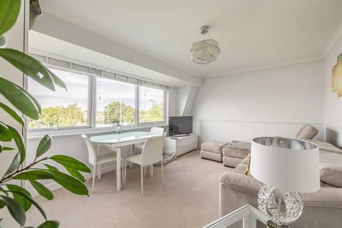 2 bedroom apartment for sale, Dedworth Road, Windsor