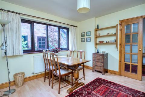 6 Edwards Close, Pant, Oswestry, SY10 8PS