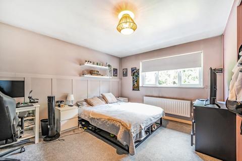 28 Roxton Gardens, Croydon, CR0 5AL