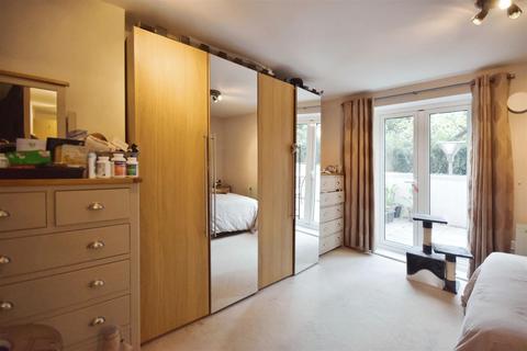 2 bedroom apartment for sale, Holland Gardens, Brentford