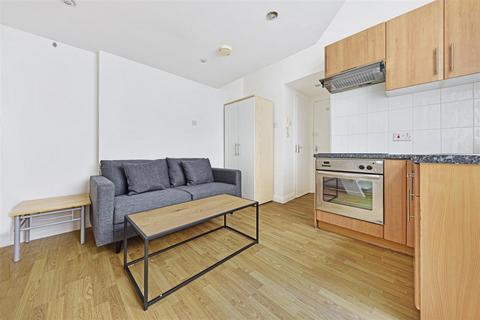 Studio to rent, Devonshire Terrace, London W2