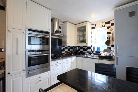 2 bedroom maisonette for sale, High Street, Cranford TW5