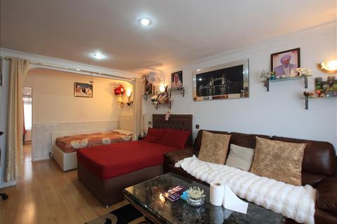 17 High Street, Cranford, Hounslow, TW5 9RN