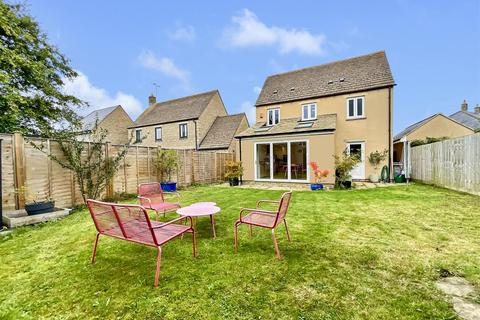 3 bedroom detached house for sale, Millennium Way, Cirencester