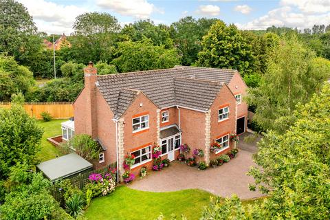 4 bedroom detached house for sale, Perch Close, Daventry, Northamptonshire, NN11