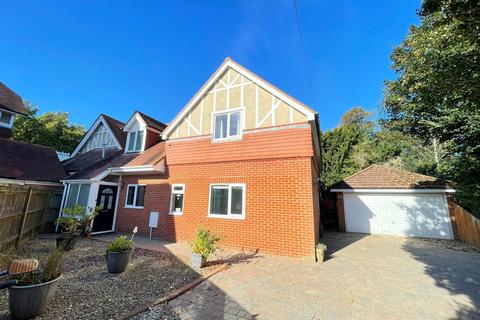 4 bedroom detached house for sale, Manor Way, Lee-on-the-Solent, PO13 9JQ