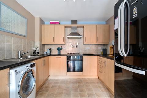 4 bedroom end of terrace house for sale, Spitalcroft Road, Devizes