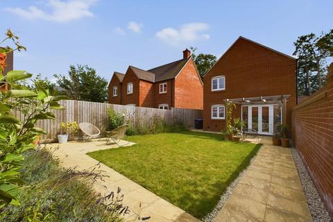 3 bedroom detached house for sale, Tanters Road, Towcester, NN12