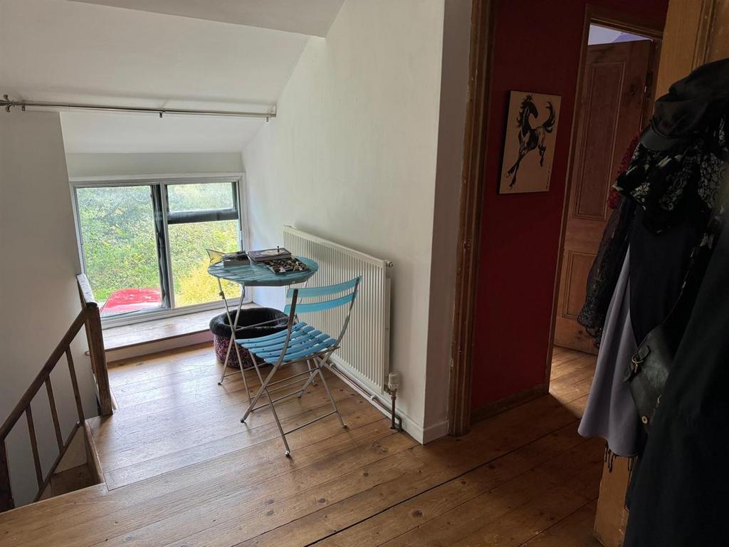 Landing / Office area