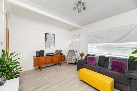 10 Ash Grove, Otley, LS21 3EL