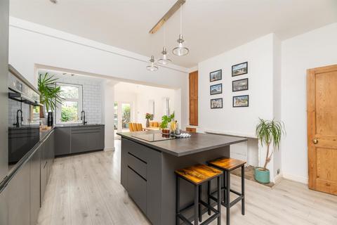 10 Ash Grove, Otley, LS21 3EL