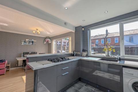 3 bedroom semi-detached house for sale, White Street, Leigh