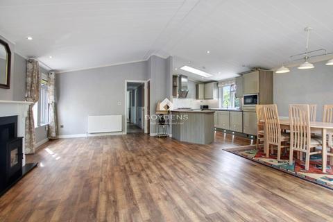 2 bedroom lodge for sale, Maldon CM9