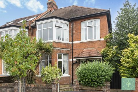 5 bedroom semi-detached house for sale, Elm Park Road, N21