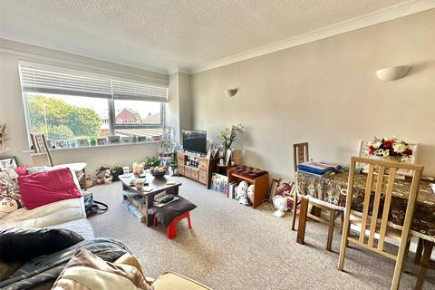 1 bedroom apartment for sale, Shingle Bank Drive, Milford on Sea, Lymington, Hampshire, SO41