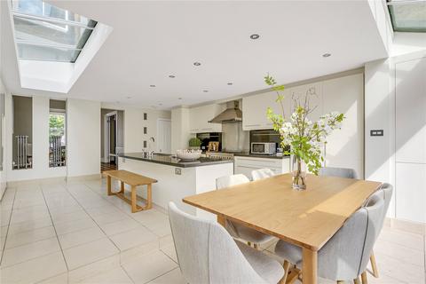 4 bedroom end of terrace house for sale, Grandison Road, London, SW11