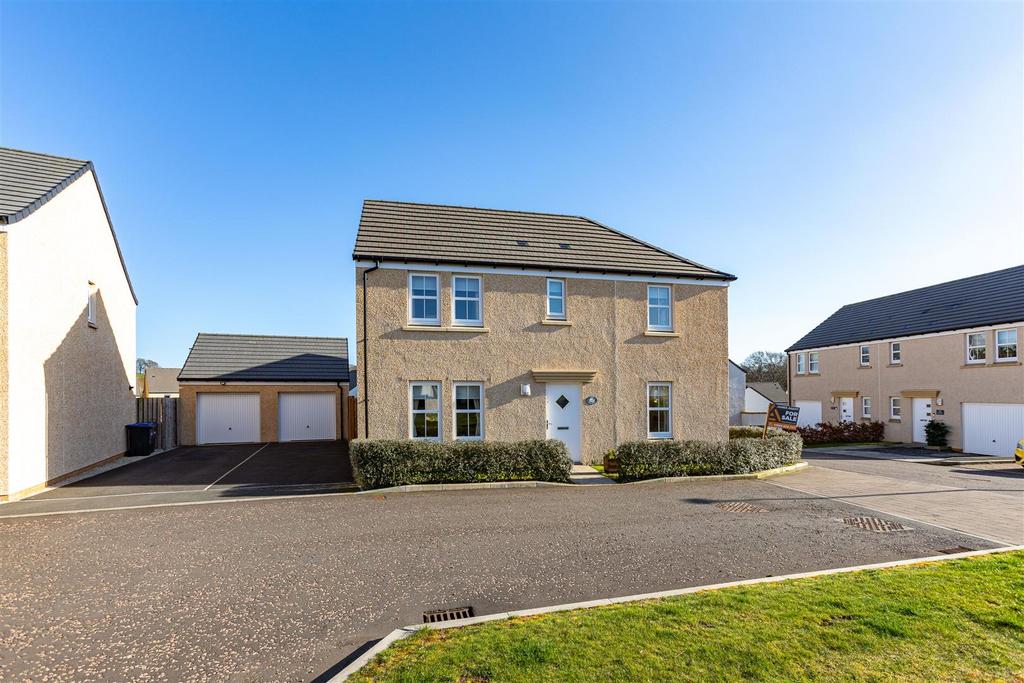 14 Knoll Park Outsides 01.JPG