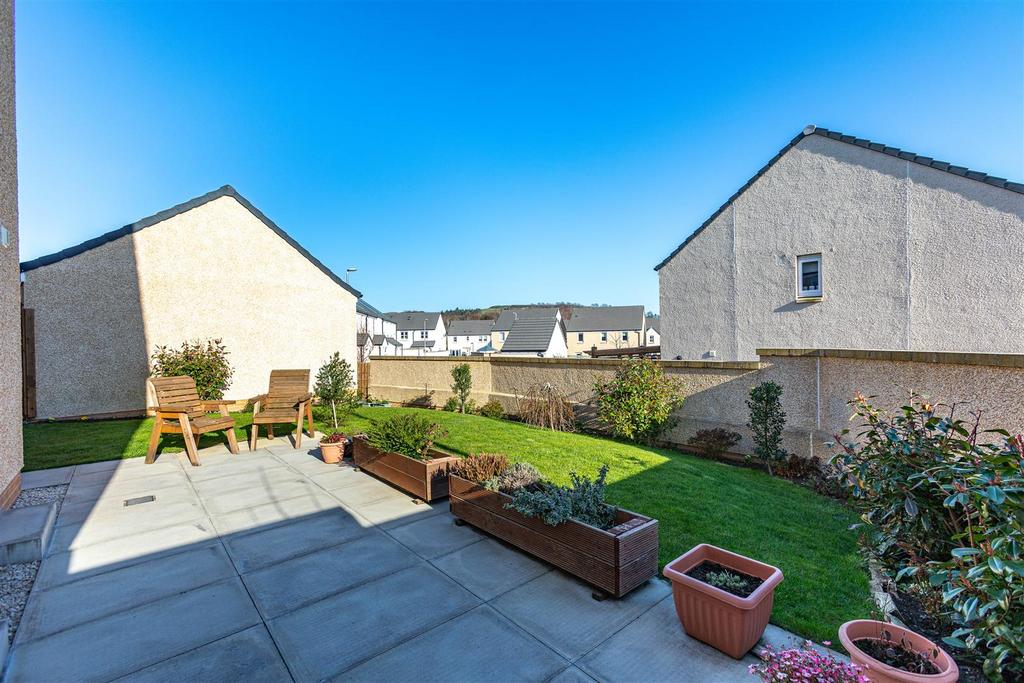 14 Knoll Park Outsides 15.JPG