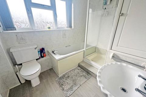 113 Ashdale Drive, Birmingham, B14 4TX