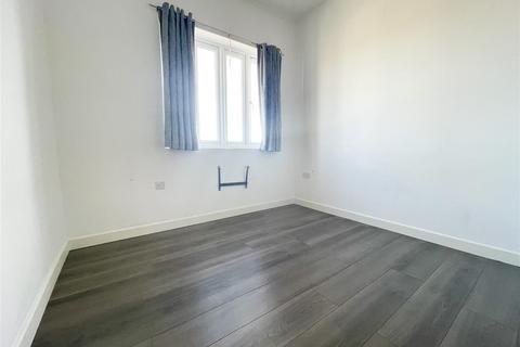 2 bedroom flat to rent, Lampits Hill, Corringham, Stanford-Le-Hope