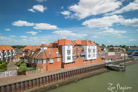 4 bedroom terraced house for sale, Burnham on Crouch