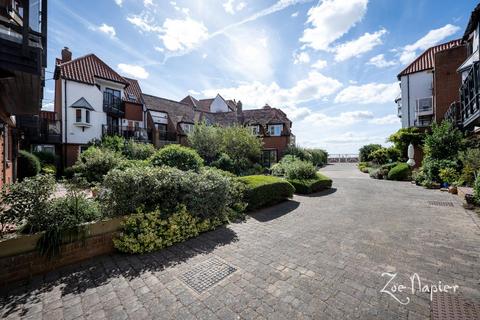 4 bedroom terraced house for sale, Burnham on Crouch