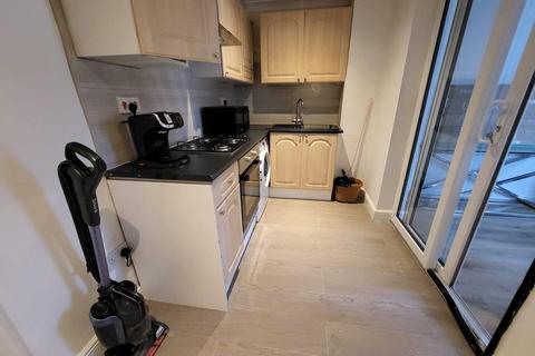 1 bedroom apartment to rent, Waddon New Rd, London