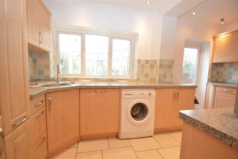 3 bedroom semi-detached house to rent, Cranleigh Drive, Brooklands, M33 3PT