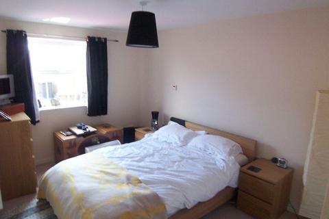 2 bedroom flat to rent, LONGSTORK ROAD