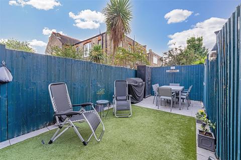 2 bedroom maisonette for sale, Sidney Road, St Margarets Village