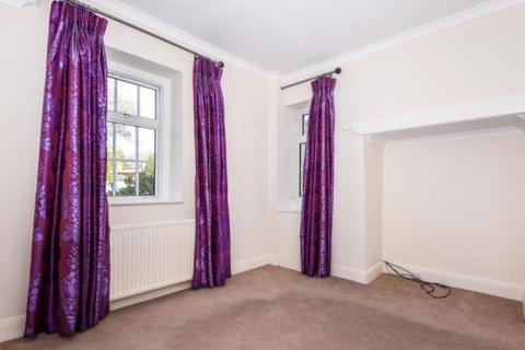 3 bedroom flat for sale, Roberts Way, Englefield Green, Egham, Surrey, TW20 9SH