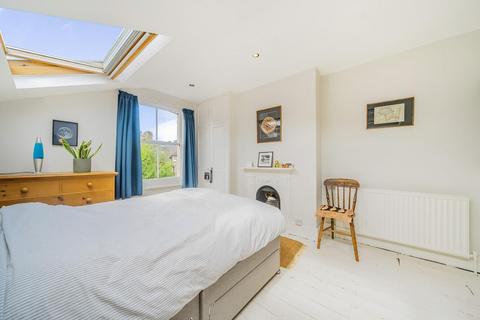 3 bedroom flat for sale, Helix Road, Brixton