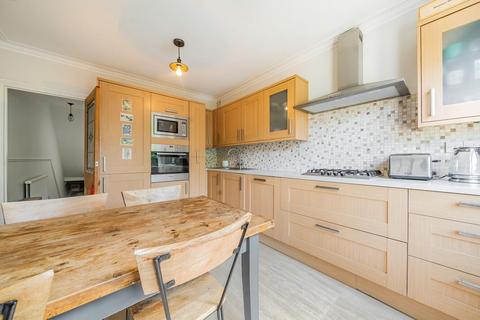 3 bedroom flat for sale, Helix Road, Brixton