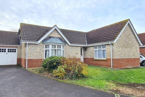 3 bedroom detached bungalow to rent, Monmouth Farm Close, Pawlett, Bridgwater, TA6