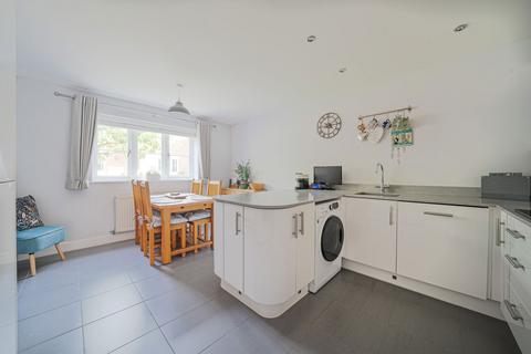 5 The Willows, Oakley, Basingstoke, RG23 7TW