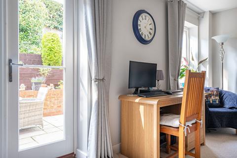 5 The Willows, Oakley, Basingstoke, RG23 7TW