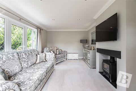 3 bedroom detached house for sale, Rowan Walk, Hornchurch, RM11