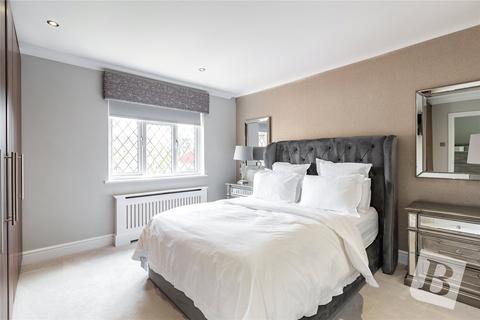 3 bedroom detached house for sale, Rowan Walk, Hornchurch, RM11