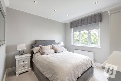 3 bedroom detached house for sale, Rowan Walk, Hornchurch, RM11