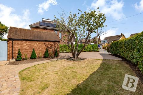 3 bedroom detached house for sale, Rowan Walk, Hornchurch, RM11