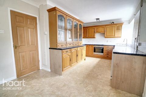 44 Abbey Road, Dunscroft, Doncaster, DN7 4LG