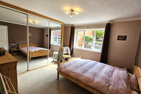 19 Anstey Crescent, Tiverton, EX16 4JR